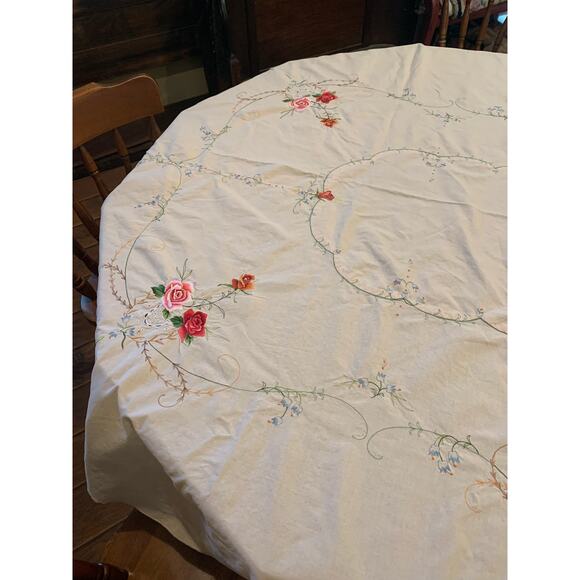Handmade Tablecloth Oval 96"x62" Beige Machine Embroidery Pink Roses Tendrils - Picture 3 of 9